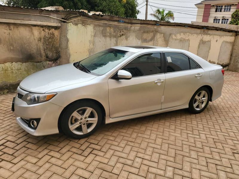 Thumbnail 4 of 2012 Toyota Camry SE